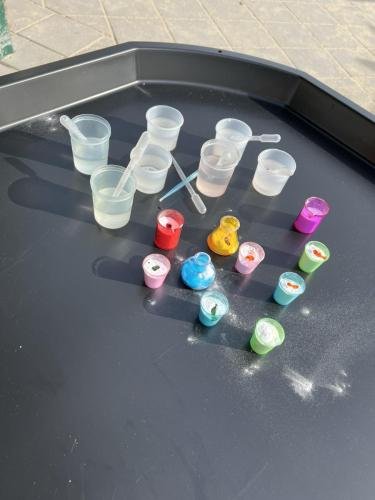 Experimenteren met baking soda en azijn