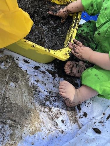 Spelen met aarde, zand en water