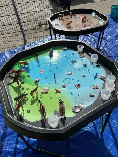 Oobleck, maïzena, water en kleurstof