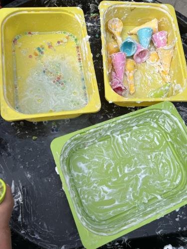 IJsjes maken met scheerschuim en waterparels