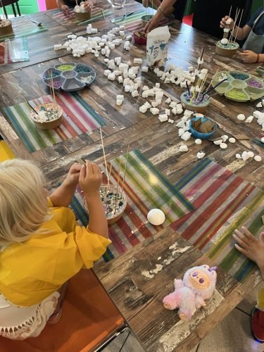 Kunstwerk met piepschuim en zoutdeeg