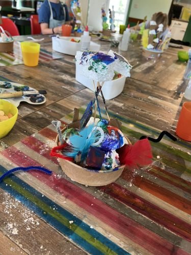 Kunstwerk met piepschuim en zoutdeeg