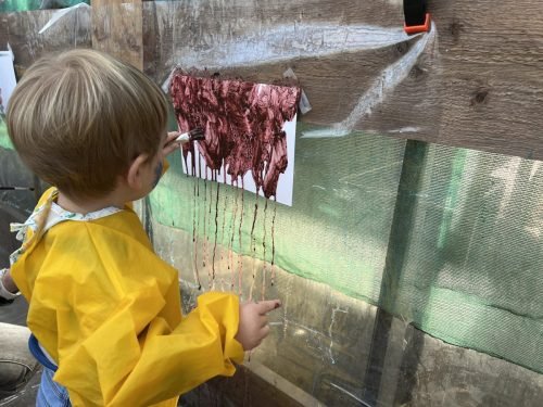 Kijk mama, de verf loopt weg!!